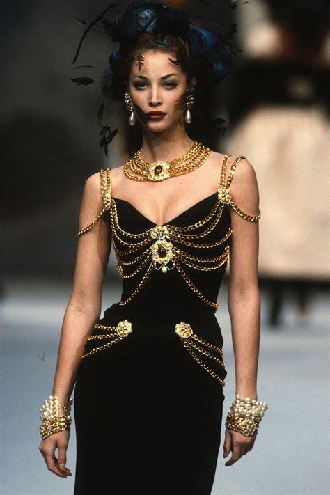 Vintage Chanel fashion